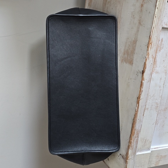 Minimalist Leather Shoulder Tote Bag - Picture 10 of 16